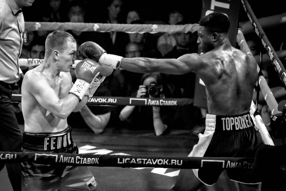 Не моргнул.