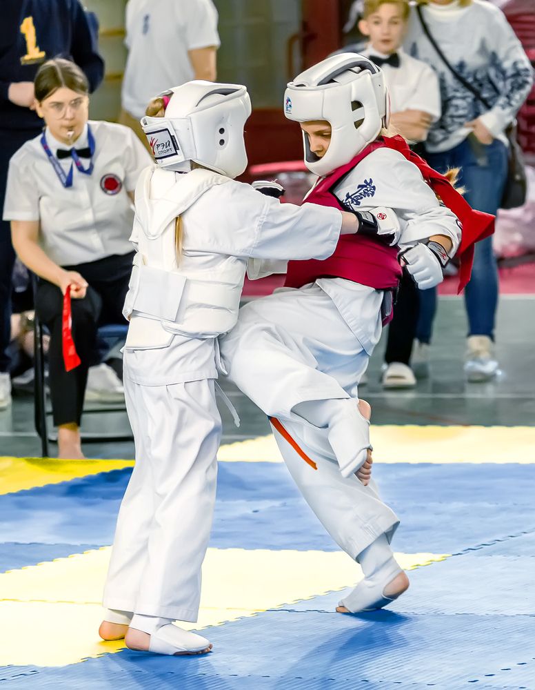 Юные бойцыцы