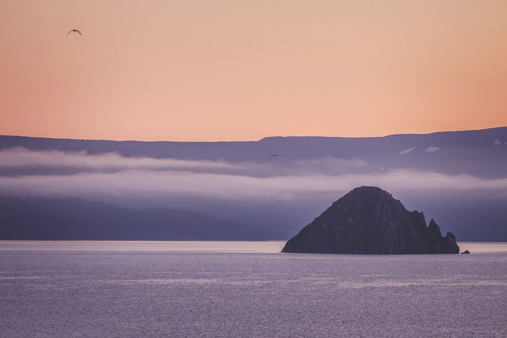 Утро на Курильском озере.