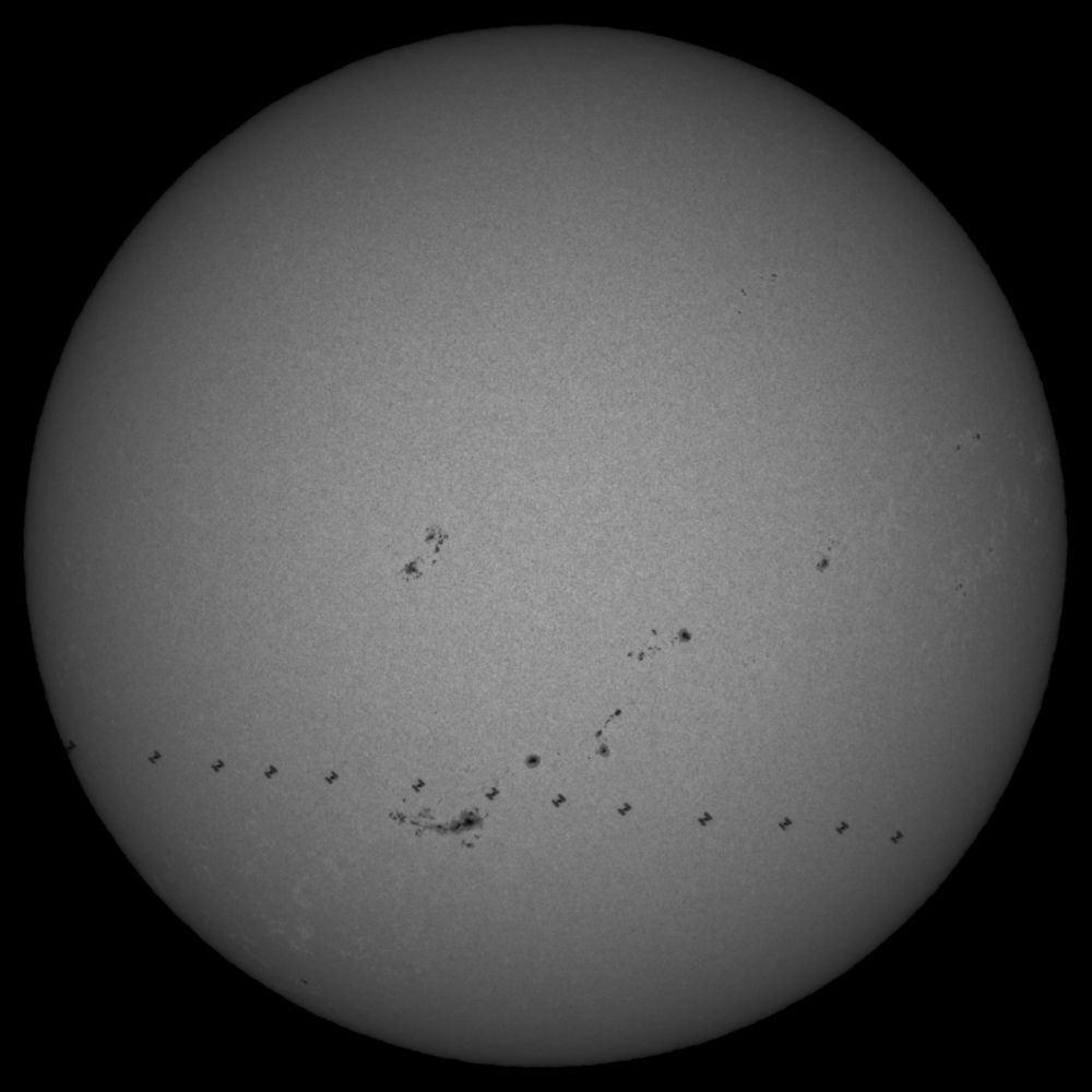 Транзит МКС по диску Солнца