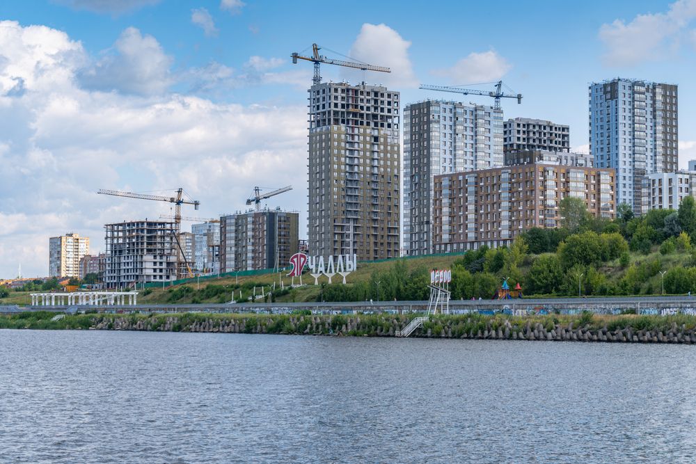 Город растет.