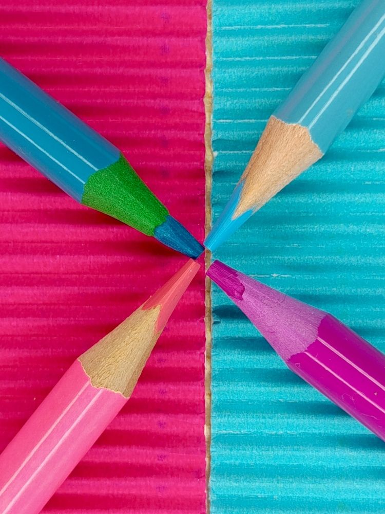 Карандаши VS.