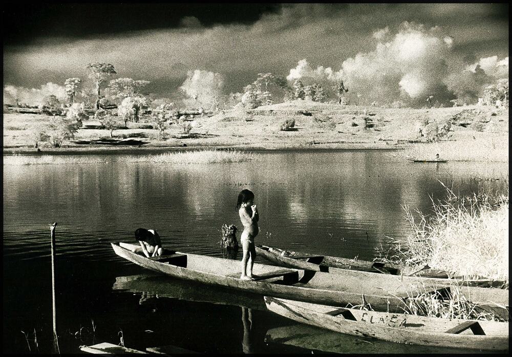 \\Children of the Tikuna community in the Colombian Amazon River \"