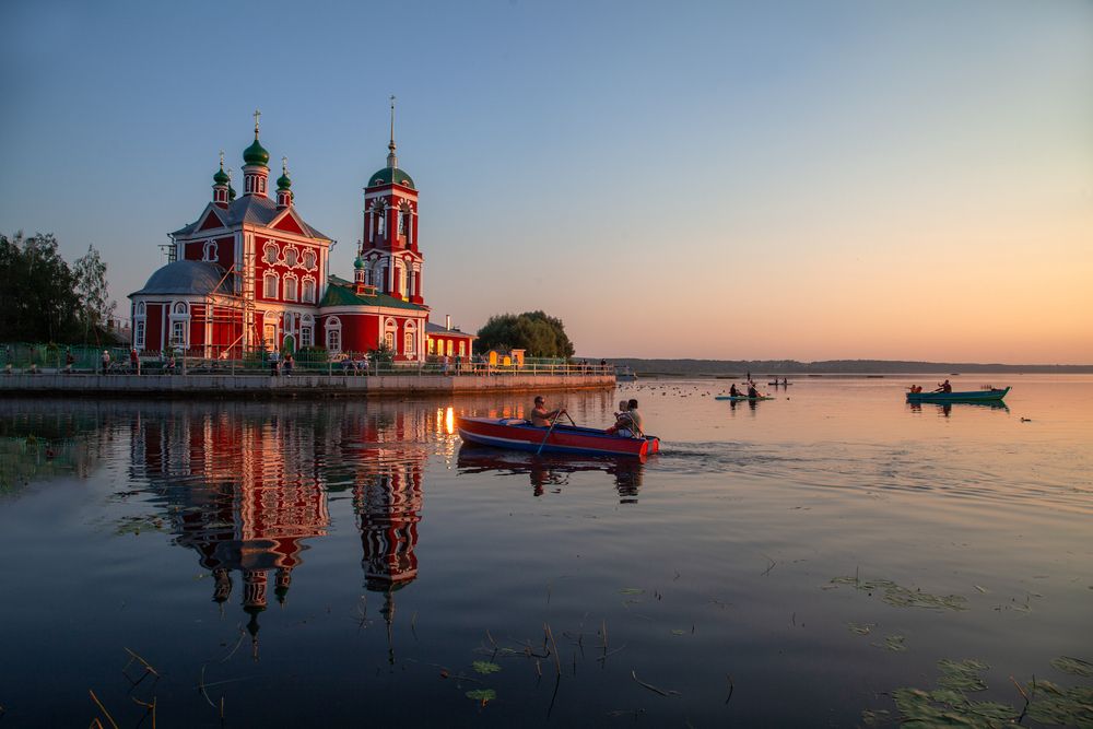 Плещеево озеро на закате дня