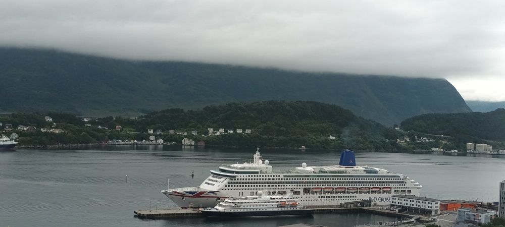 Круизный лайнер