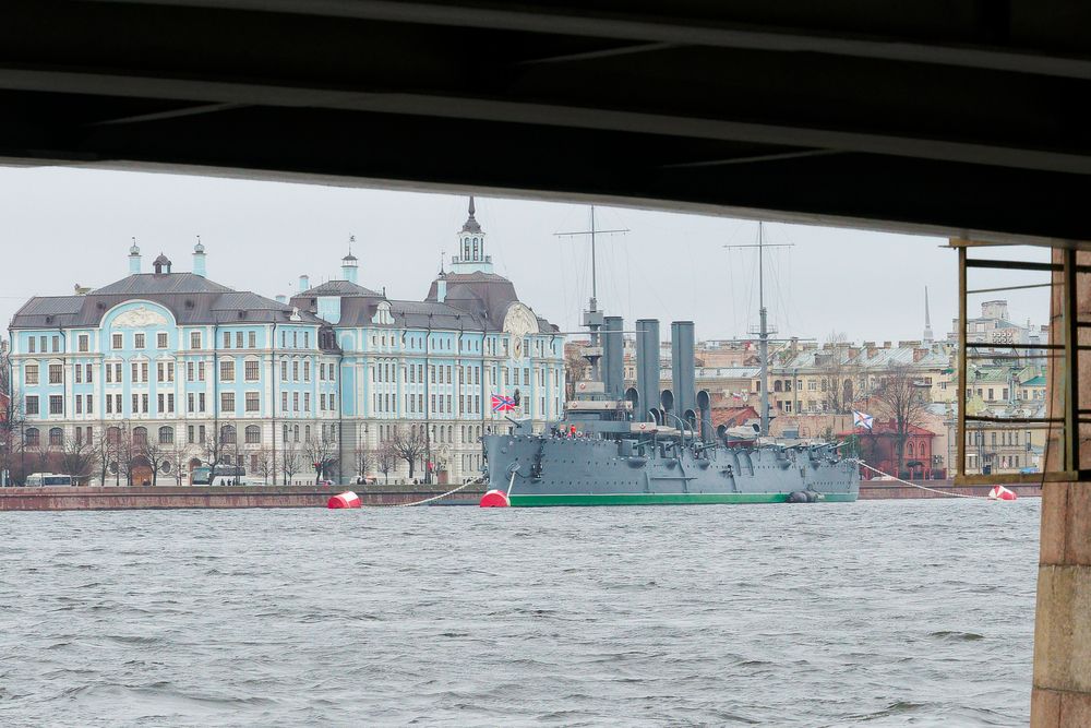 Что тебе снится, крейсер Аврора ?