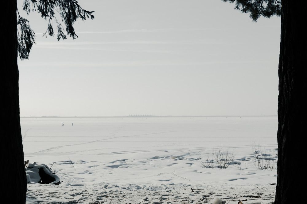 по тонкому весеннему льду