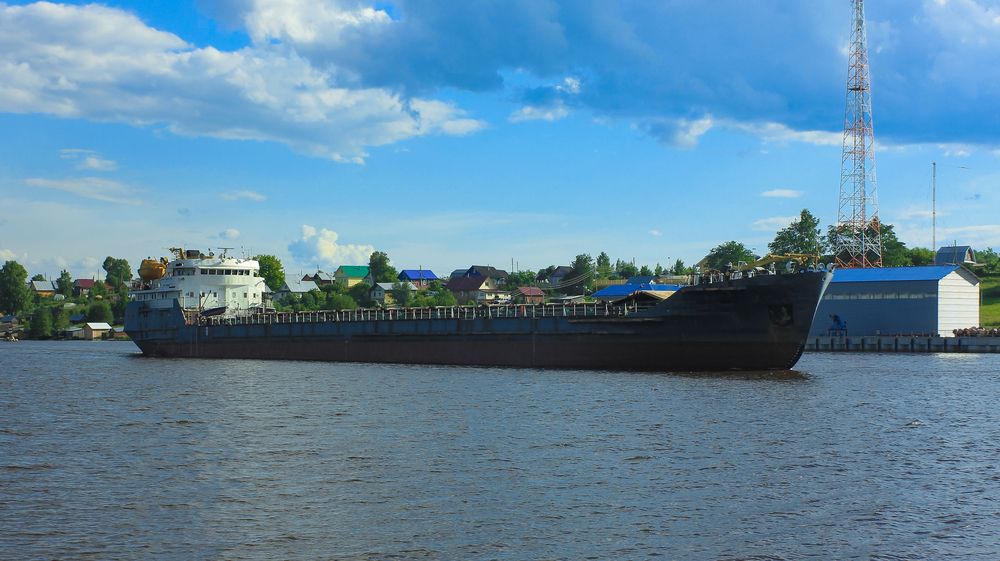 A river tanker on the Sheksna River