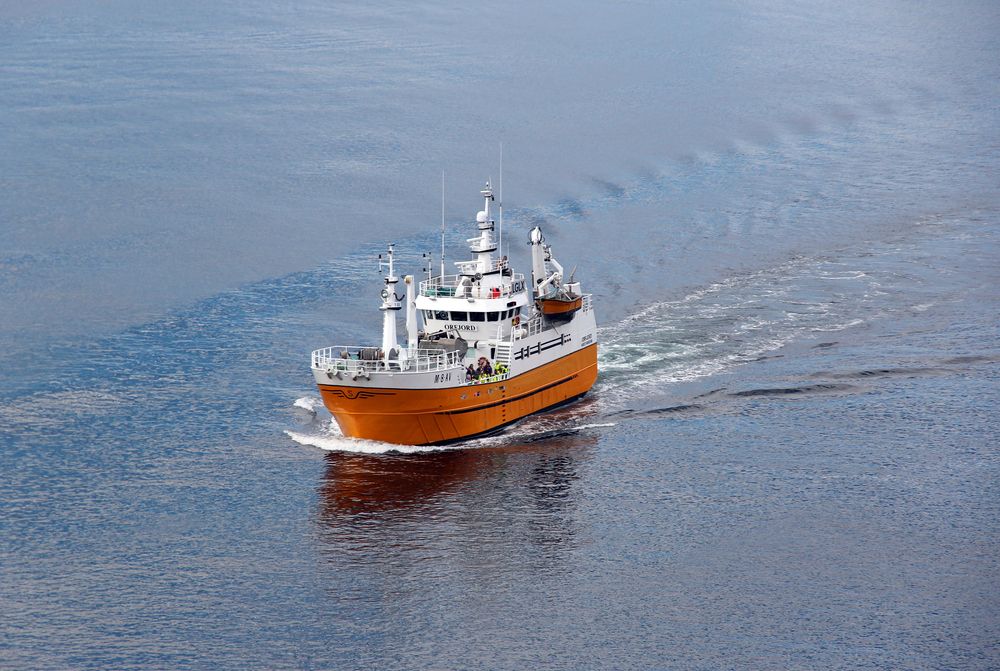 Оранжевый кораблик