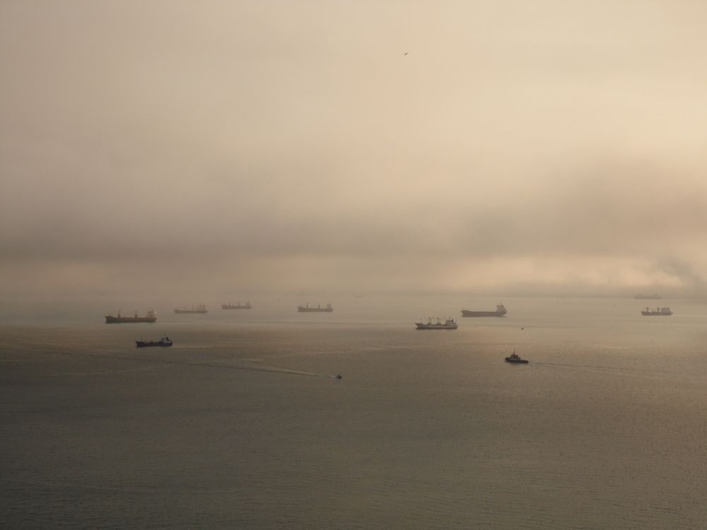 На рейде. В тумане Амурского залива.