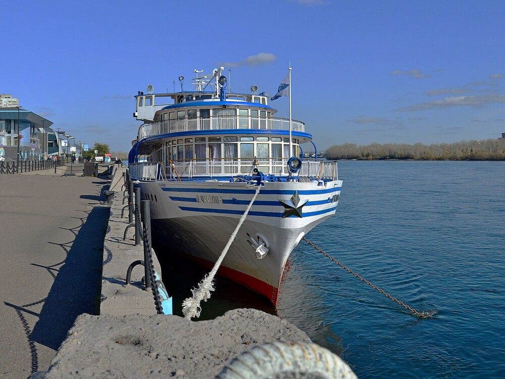 Теплоход В.Чкалов