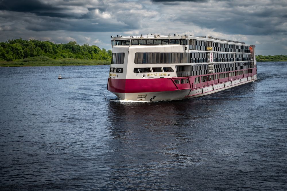 Мустай Карим