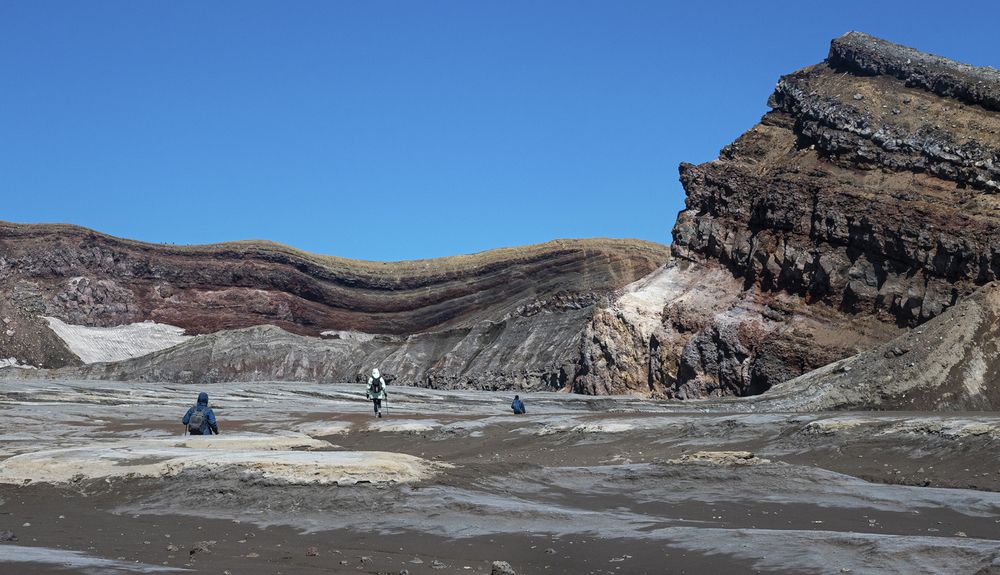 Прогулка вокруг кратеров Горелого вулкана