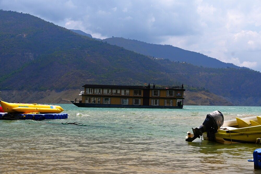 Houseboat on the Lake