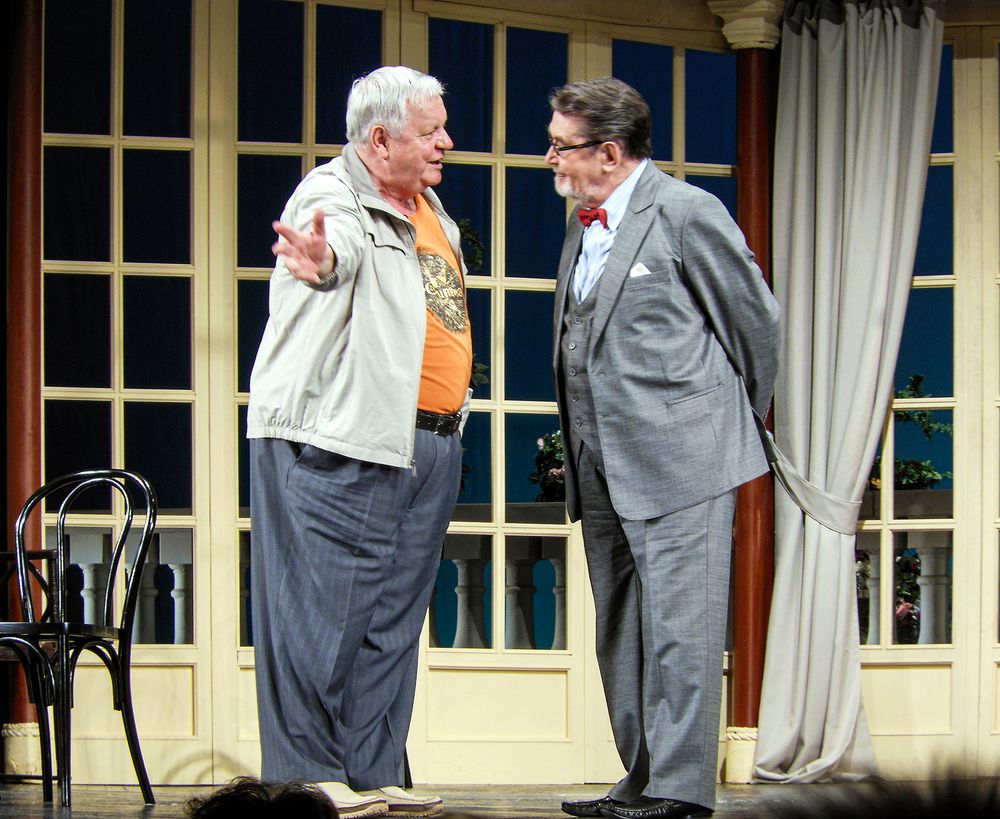 Вам на три буквы! Не заблудитесь?