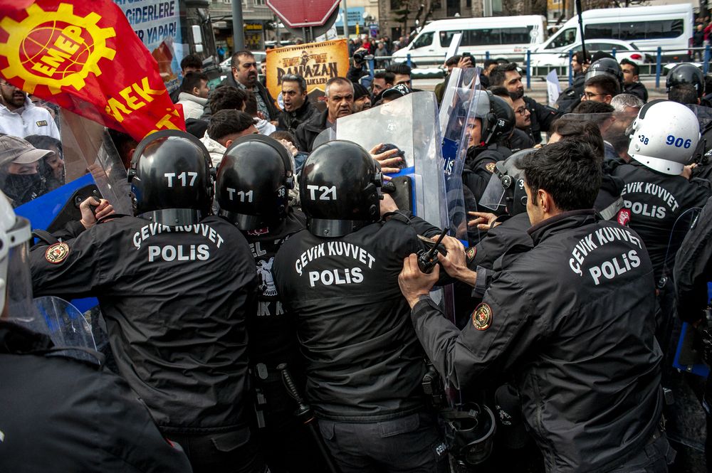Photograph by DAMOUN POURNEMATI