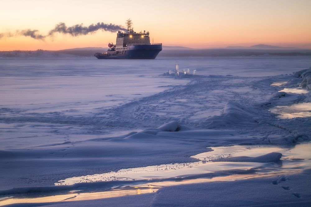 Ледокол в Кандалакшском заливе