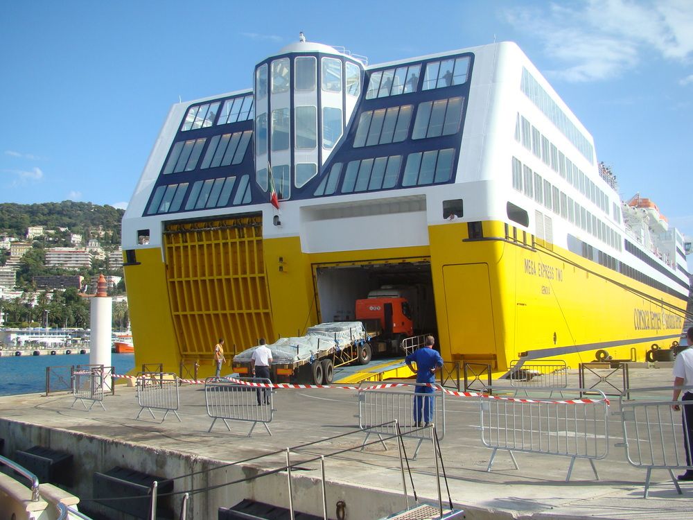 Паром на Корсику