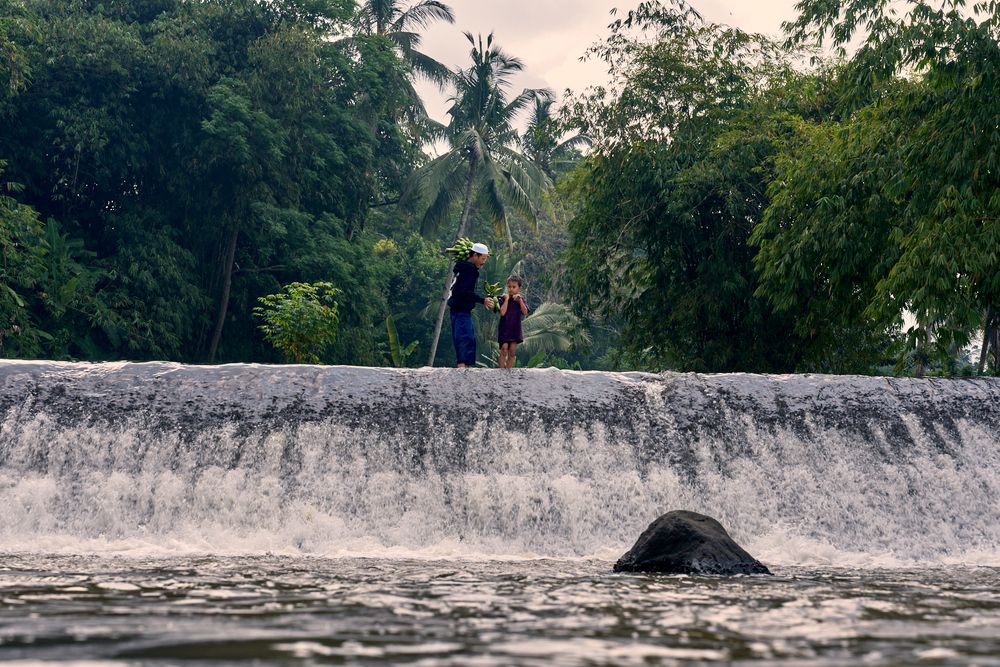 On the Edge of the Flow