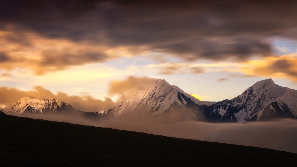 The sunset over Mount Gongga