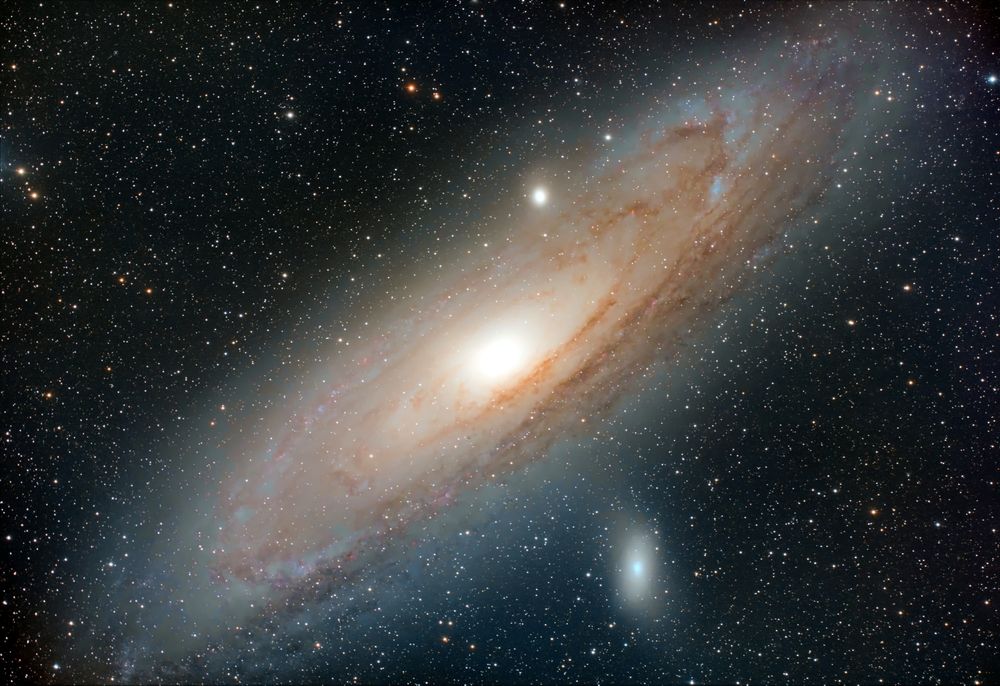 Наша ближайшая космическая соседка - галактика \"Андромеда\".