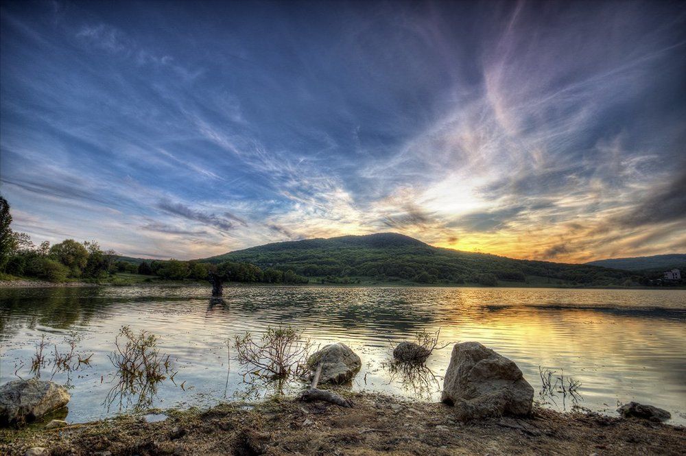 Закат на озере