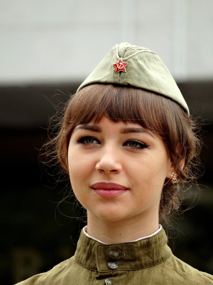 Есть женщины в русских селеньях,,,