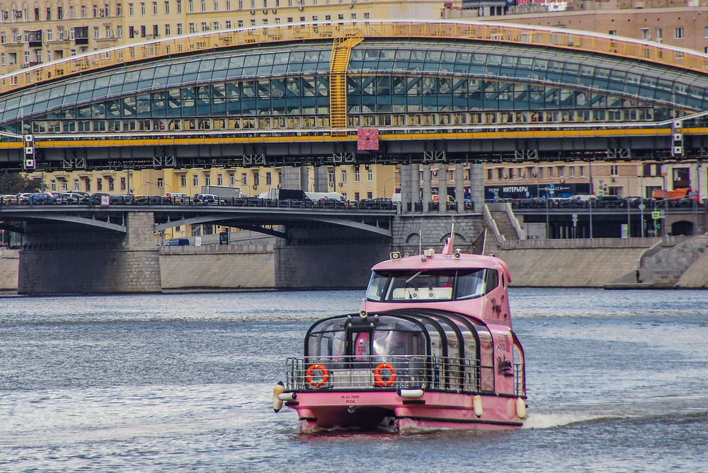 Розовый кораблик