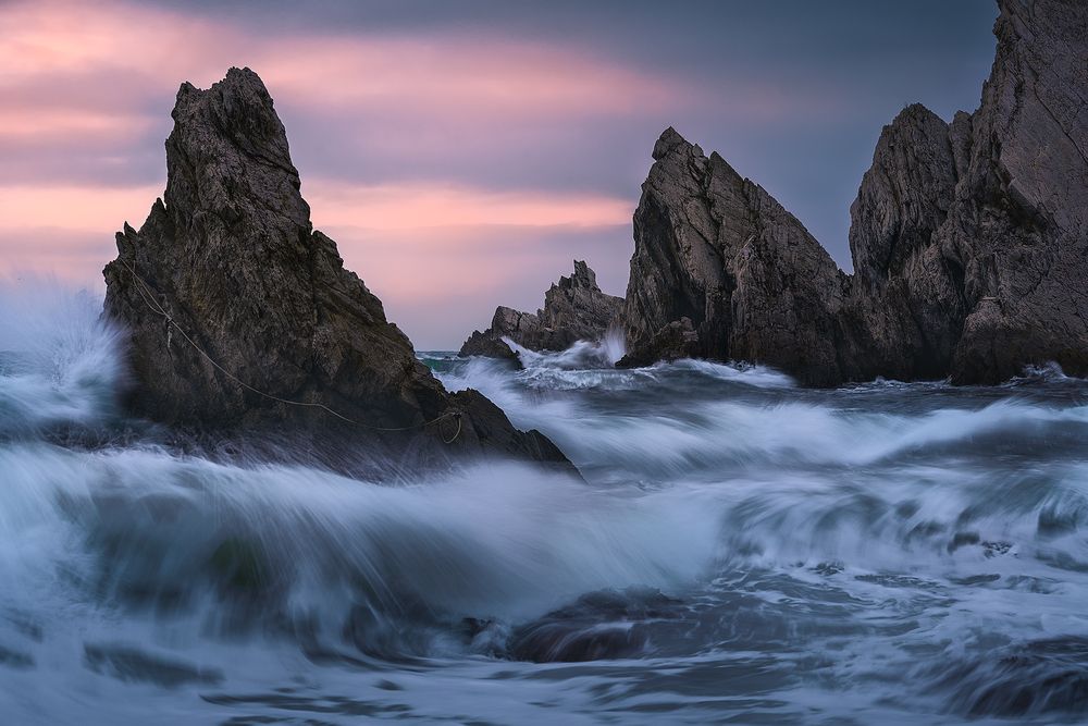 Razor Mountain And Crazy Waves