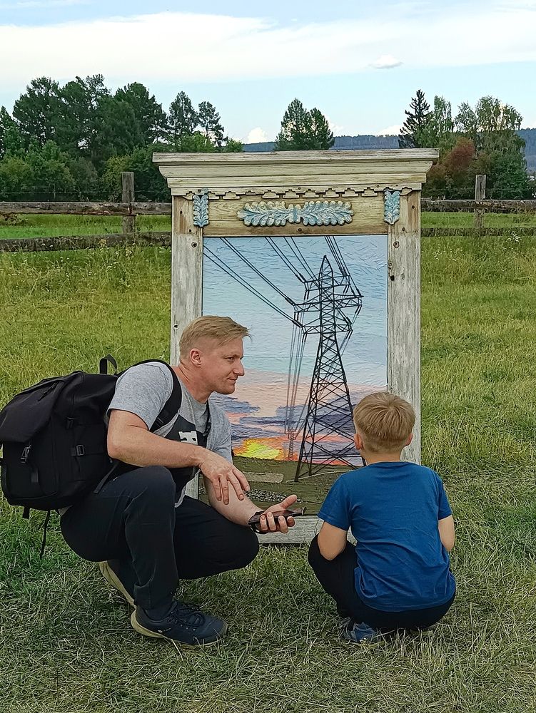 На выставке.