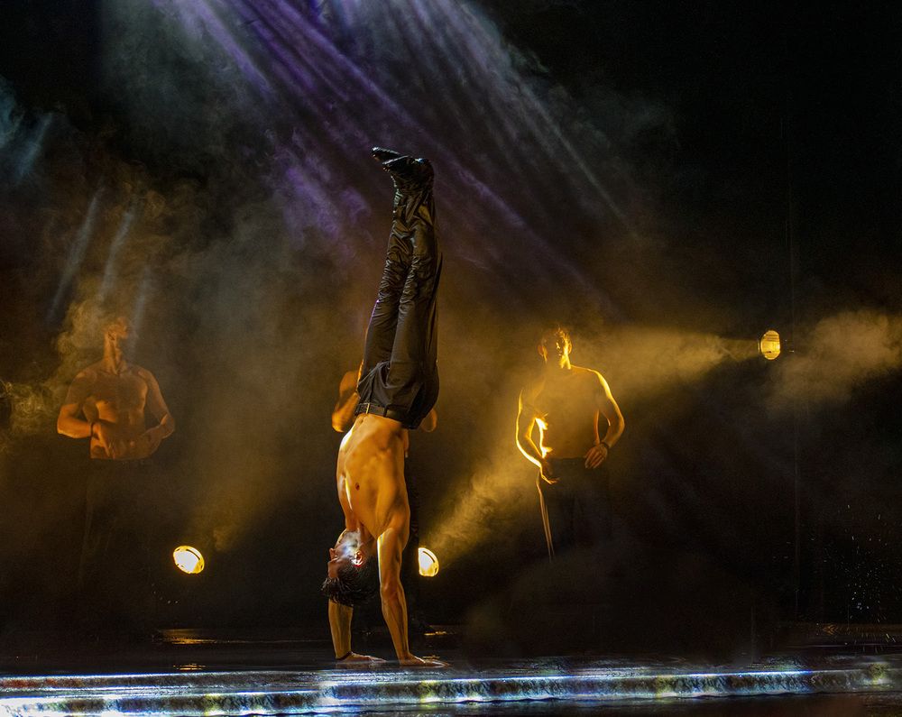 Шоу под дождем