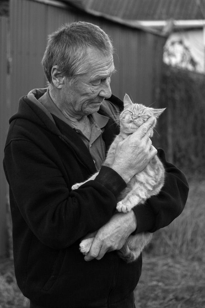 Старик и кот.