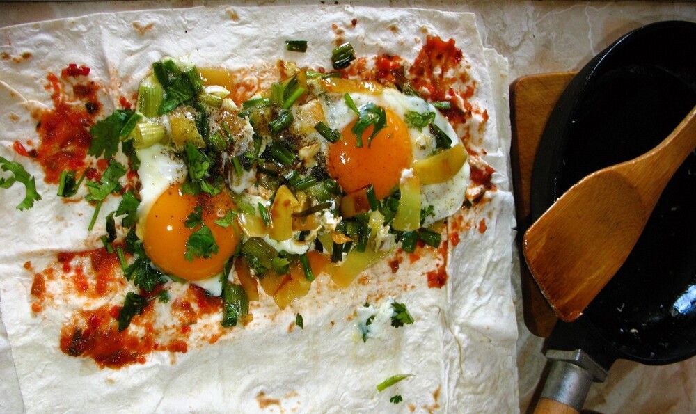 В лаваше - вкуснее ;)