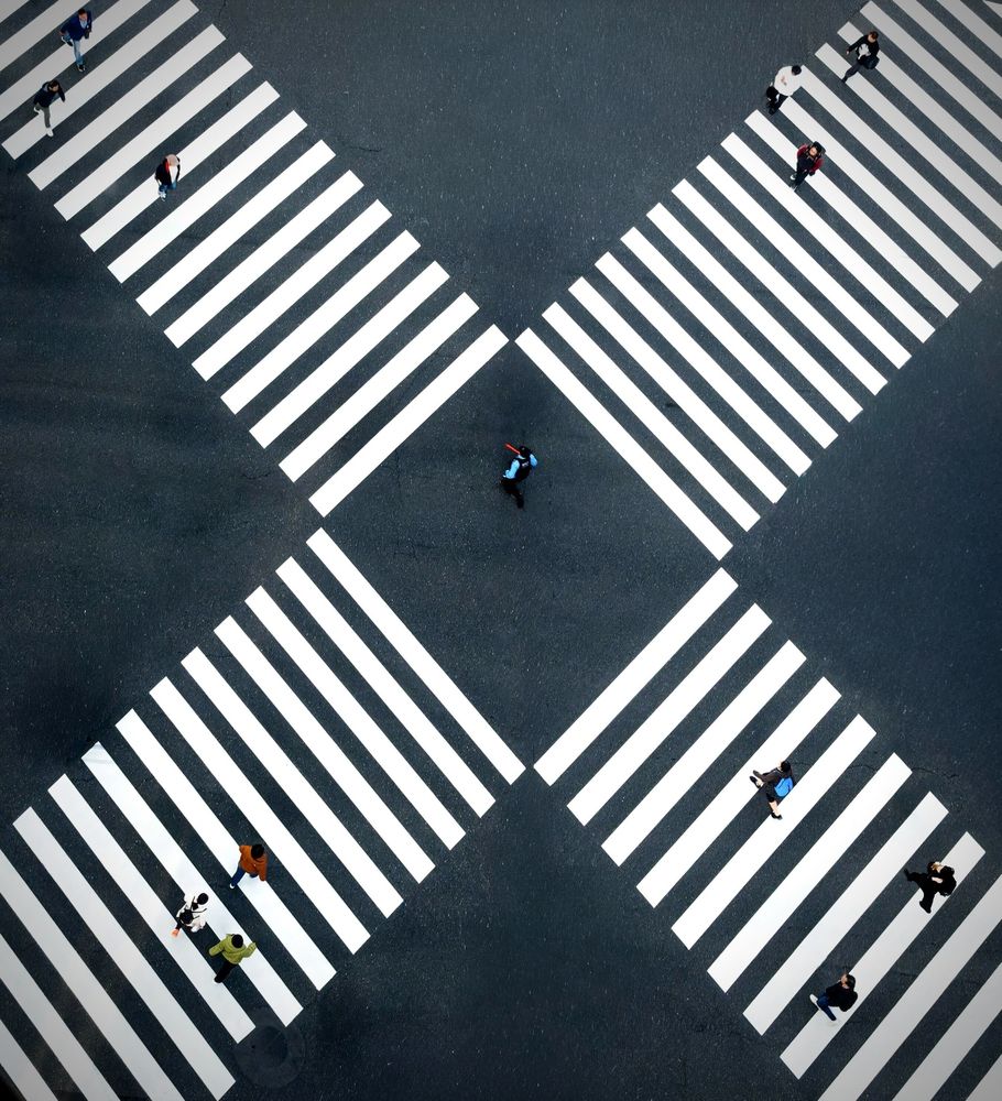 Urban Geometry of Passing Strangers