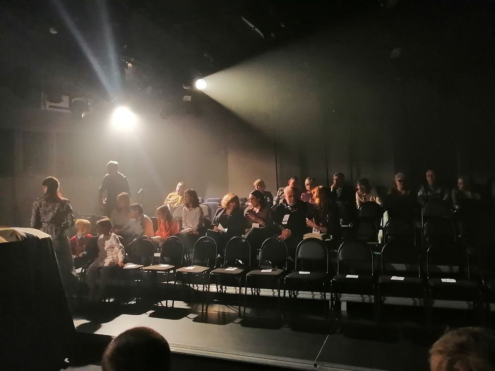 В ожидании спектакля