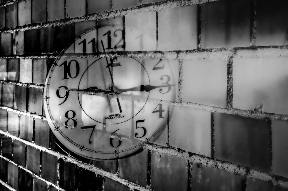 Laiks, kas pārraksta sevi