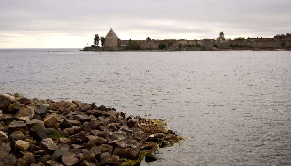 На том берегу