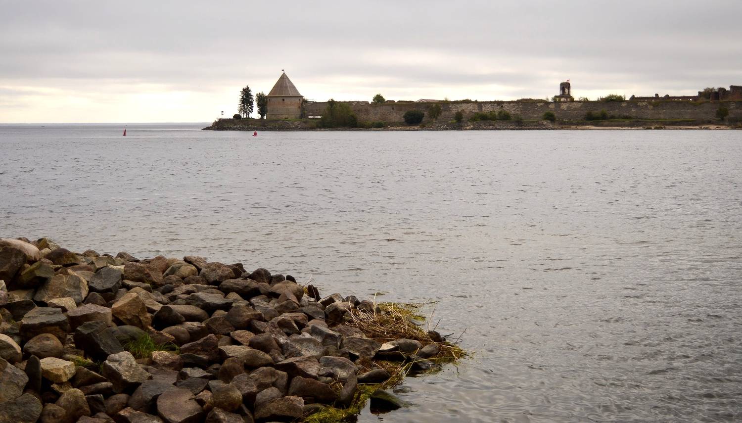 На том берегу