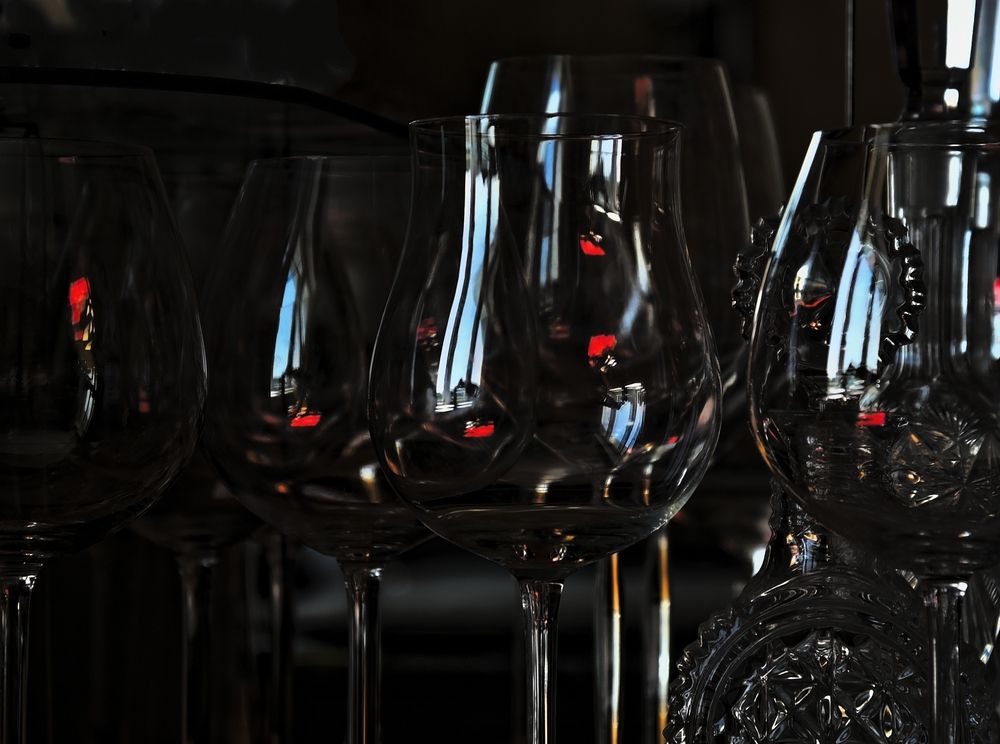 Красные блики.