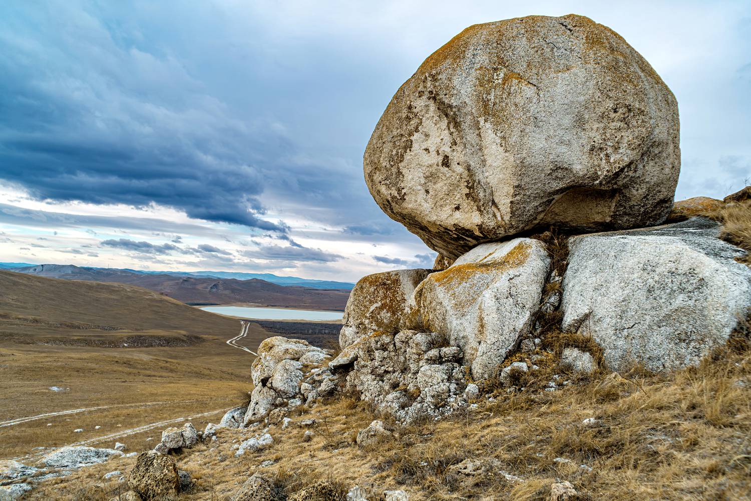 Балансирующий Белый камень. Балансирующий Белый камень.