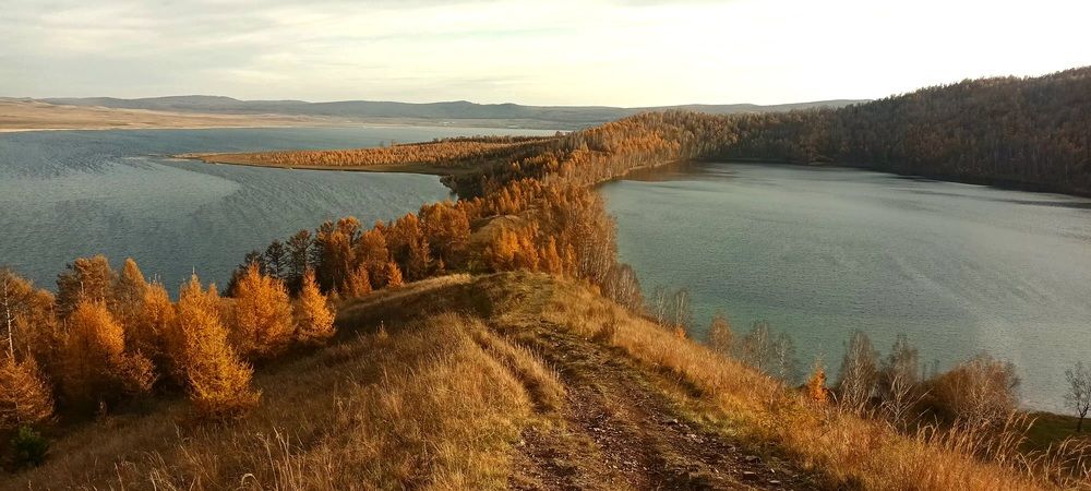 Меж двух озёр.