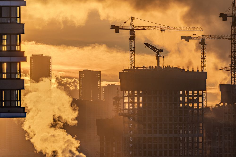 Стройка на восходе солнца