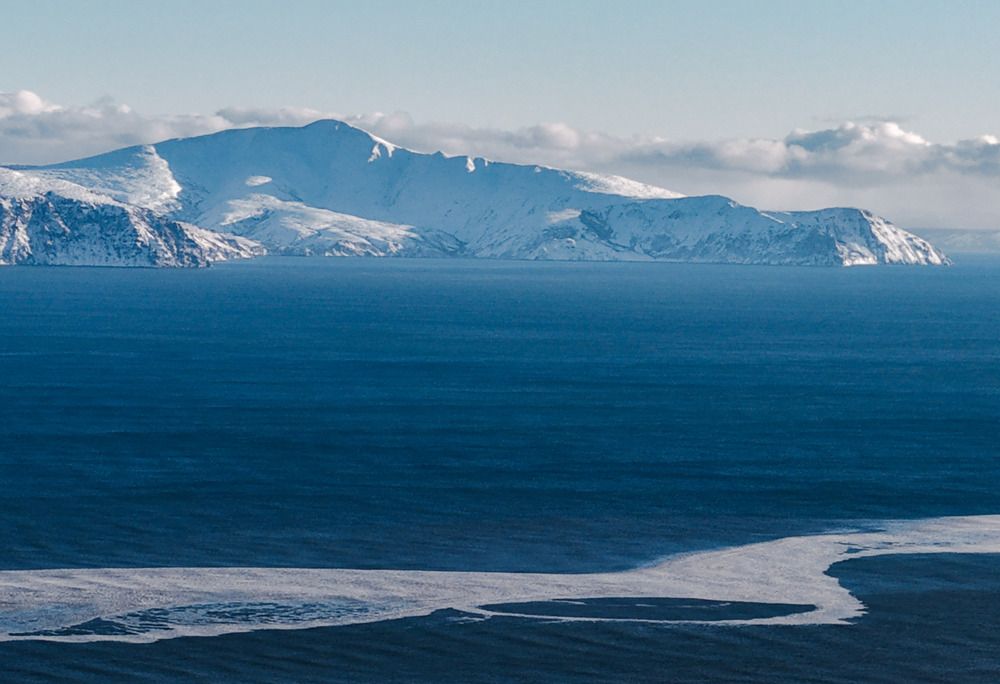 Белые горы  у синего моря
