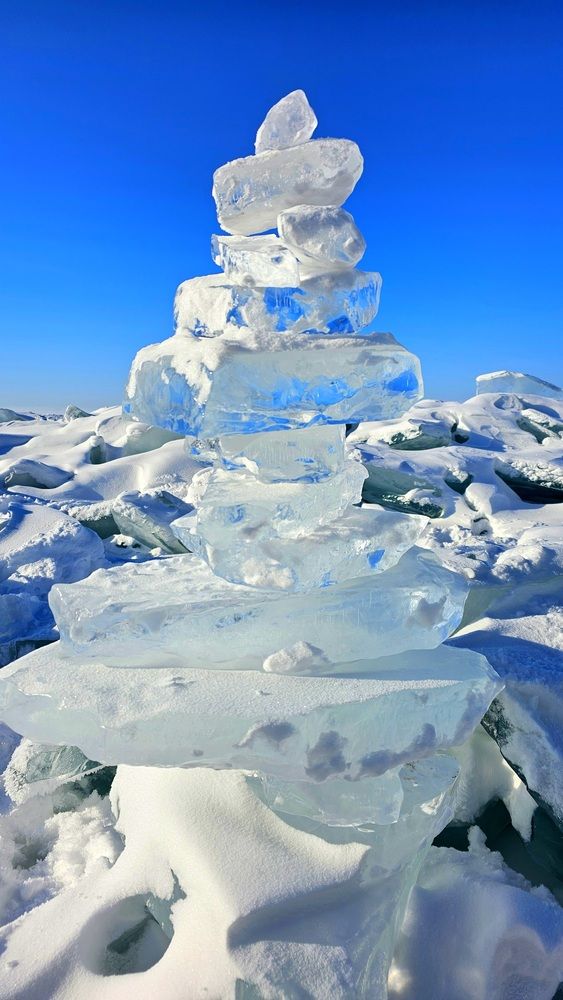 Лёд на озере Байкал