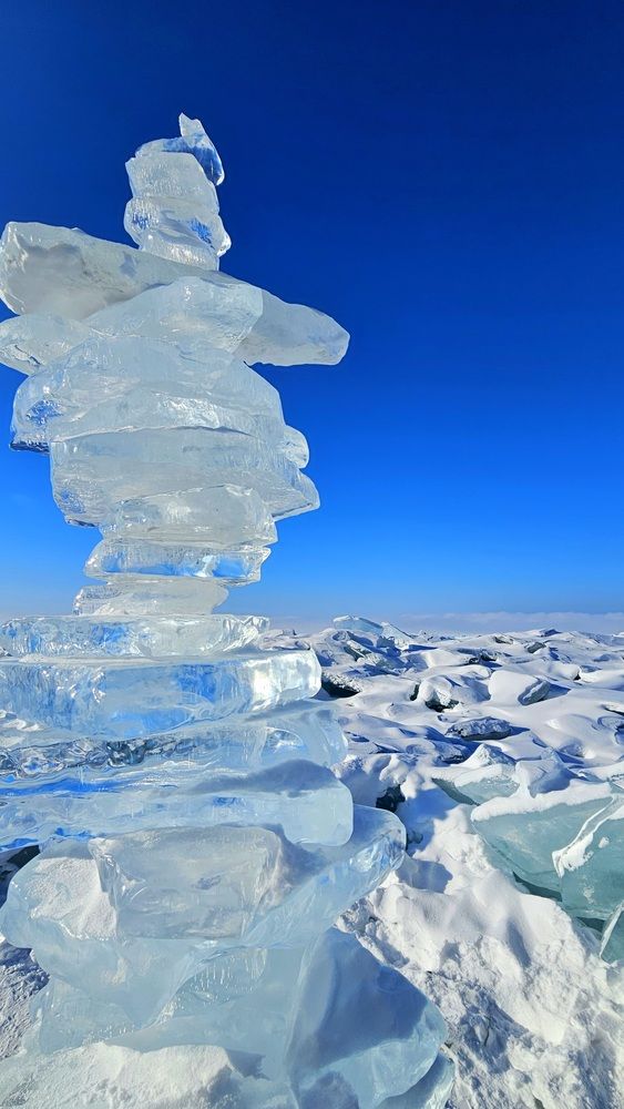 Лёд на озере Байкал