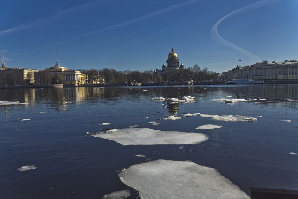 Ледоход на Неве.