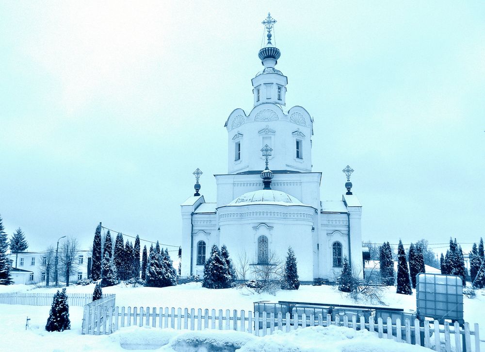 Собор в сине-белом цвете