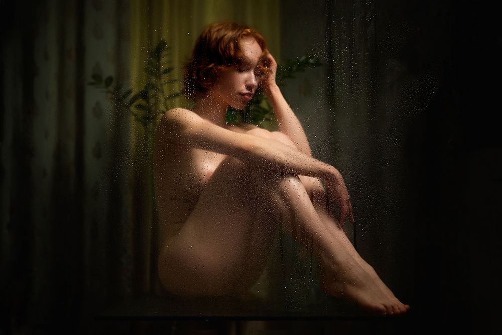 За стеклом/Behind the glass