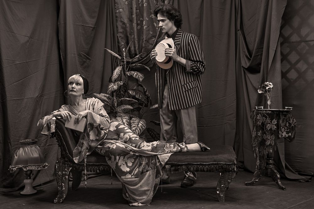 Мадам, я Ваш навеки.