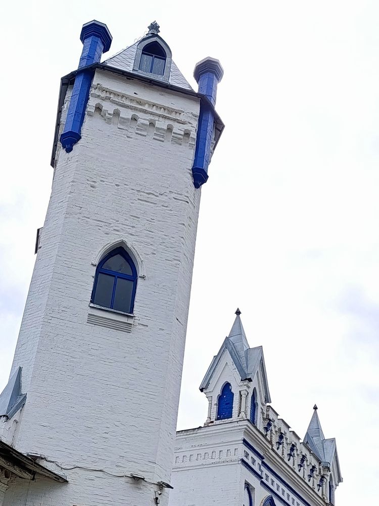 Готический замок в глубинке России